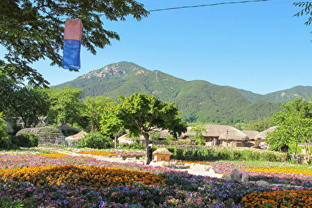 樂安邑城保留完好的朝鮮時代草屋村。（全景林／大紀元）